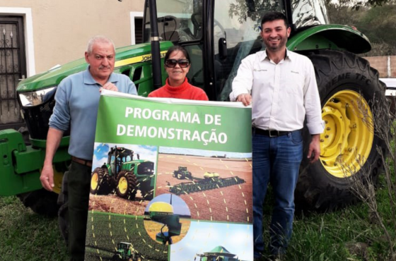 Alvorada John Deere Demonstração de equipamento para clientes.