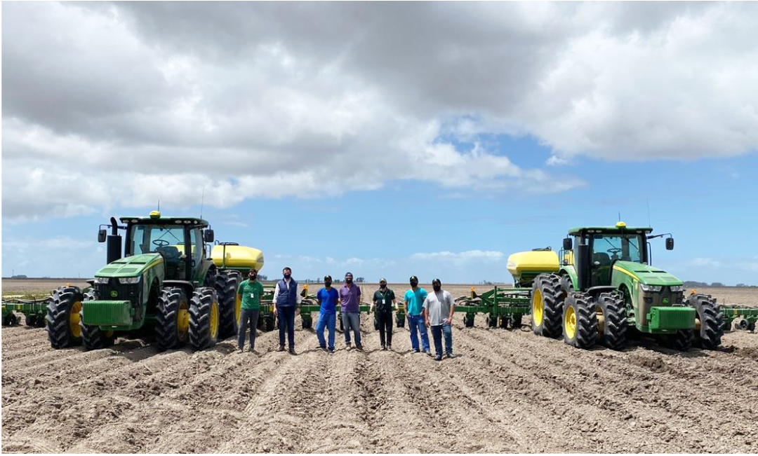 Entrega das primeiras plantadeiras Alvorada John Deere Entrega das primeiras plantadeiras Alvorada John Deere