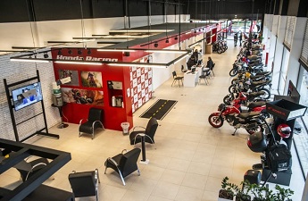 Com 25 anos, Blokton é referência em concessionária Honda. Com 25 anos, Blokton é referência em concessionária Honda.