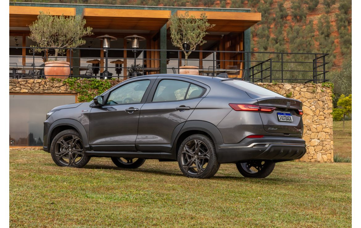 Fiat alcança 10 mil unidades vendidas do Fastback