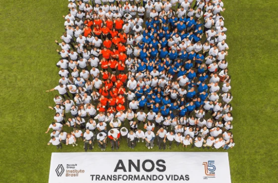 Instituto Renault celebra 15 anos com foto comemorativa Instituto Renault celebra 15 anos com foto comemorativa