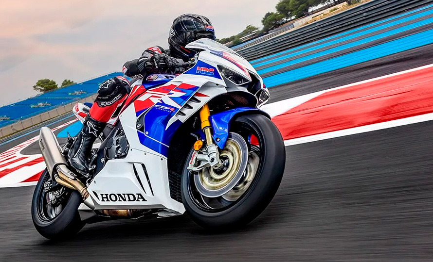 CBRmoto4.jpg?v=1737998240?v=1738004501?v=1738008320?v=1738008850?v=1738009881?v=1738010390?v=1738010662