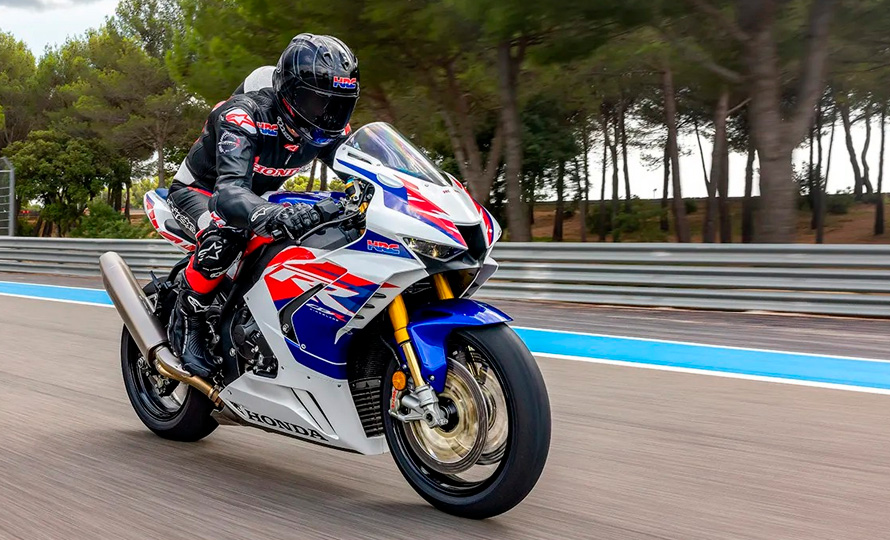 CBRmoto6.jpg?v=1737998240?v=1738004501?v=1738008320?v=1738008850?v=1738009881?v=1738010390?v=1738010662
