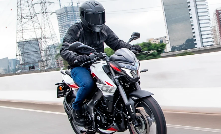foto890_bajaj-dominar-ns200-conteudo-performance.webp