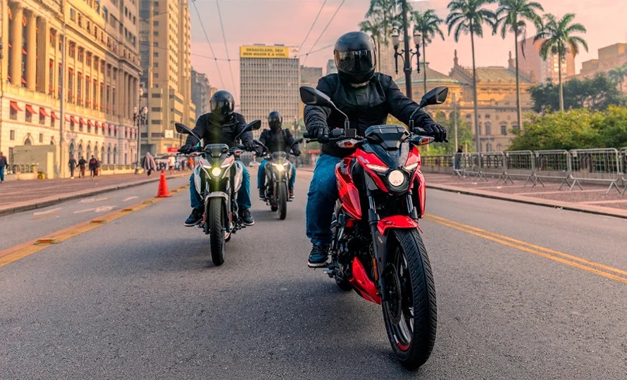 foto890_bajaj-pulsar-conteudo-performance1.webp.webp?v=1751640769