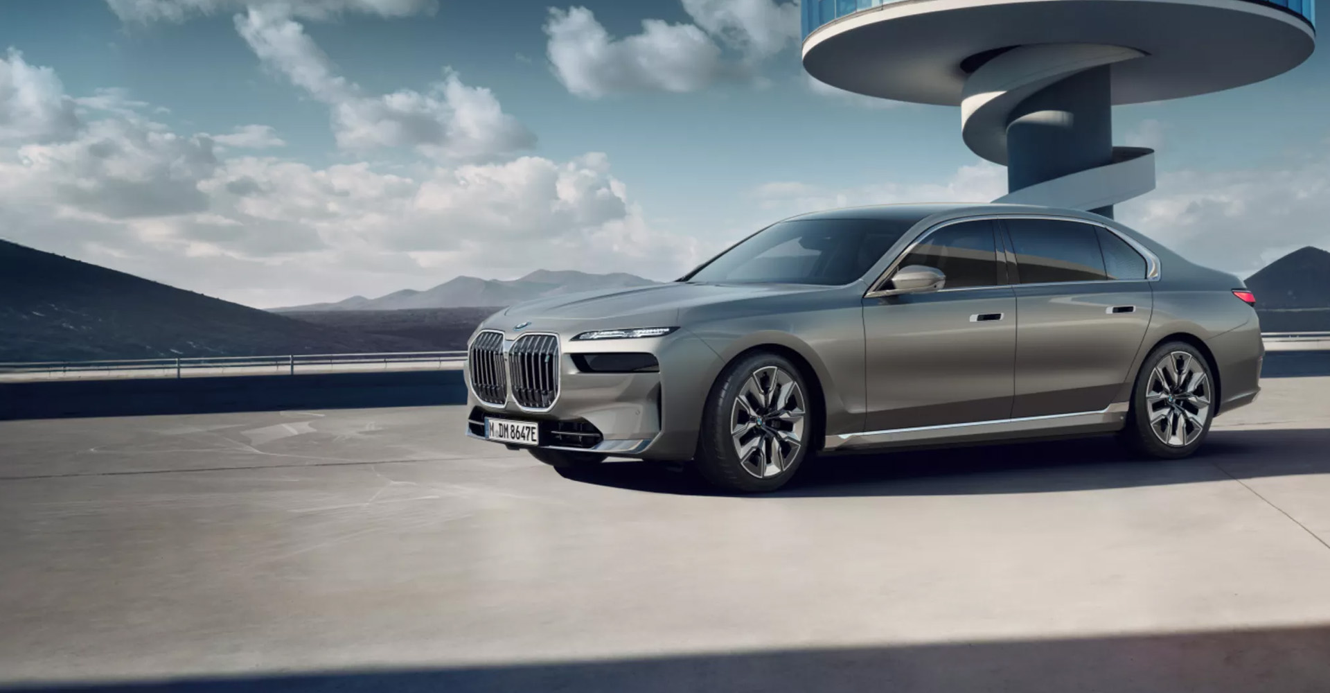 desk-bmw-i7