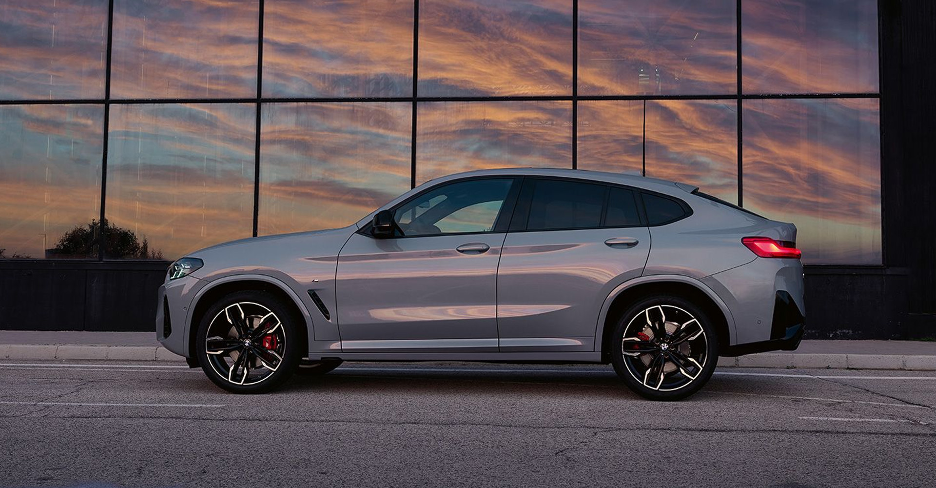desk-bmw-x4.jpg?v=1760620846?v=1761079372?v=1761079456?v=1761079619?v=1761079996