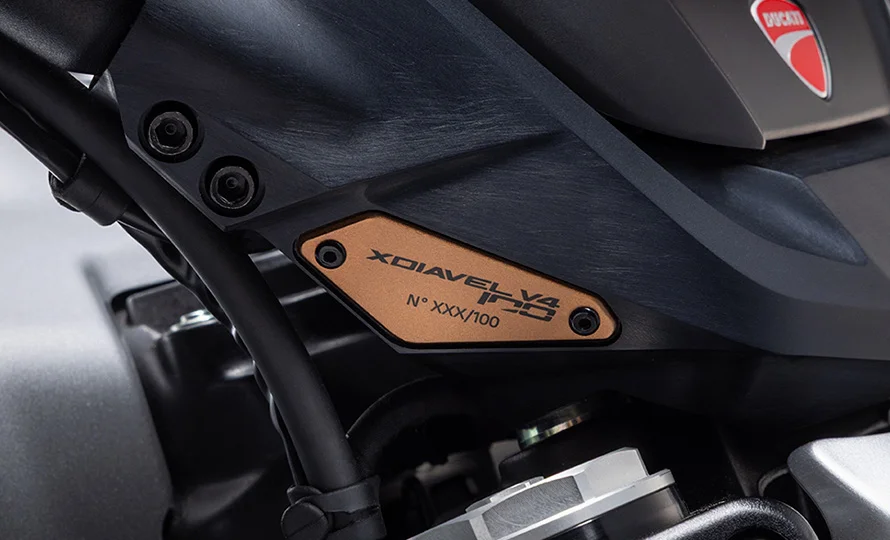ducati-x-diavel-v4-100-conteudo-destaques%20%283%29.webp?v=1780933157
