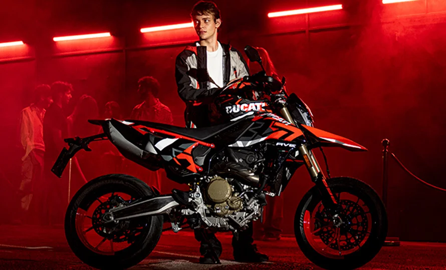 Ducati-Hypermotard-Mono-DWP24-Overview-carouse-imgtxt-677x740-01.webp?v=1780935618