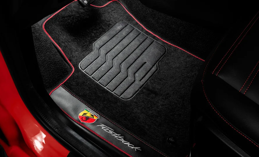 foto890_fiat-fastback-abarth-conteudo-acessorios-2.webp.webp?v=1751291411?v=1758660731?v=1758660893?v=1780315809?v=1780319211