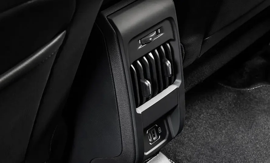 foto890_jeep-renegade-conteudo-conforto%20%283%29.webp.webp?v=1774985146?v=1774985857?v=1774986978?v=1774990548?v=1775481235?v=1775488561?v=1775594747?v=1776351508