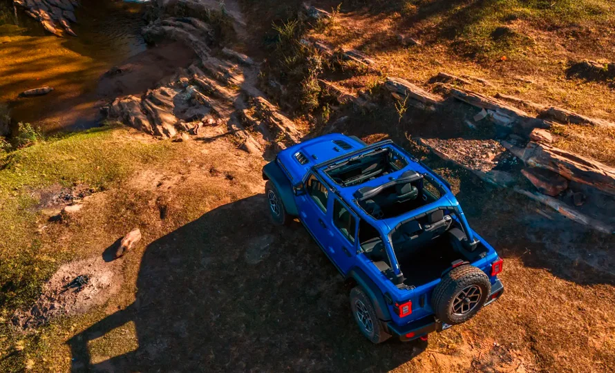 foto890_jeep-wrangler-conteudo-offroad-7.webp.webp?v=1756212805?v=1756213533?v=1756214306?v=1756214868?v=1776080158?v=1776340363