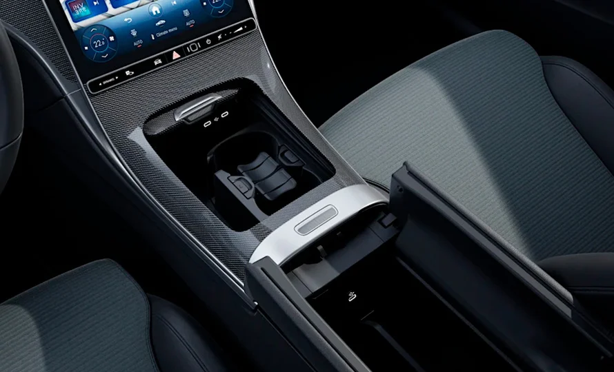 foto890_mercedes-amg-classe-c-conteudo%20%283%29.webp