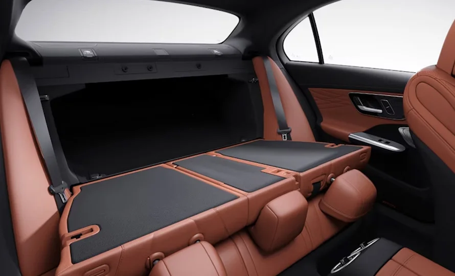 foto890_mercedes-classe-c-sedan-conteudo-Interior%20%281%29.webp