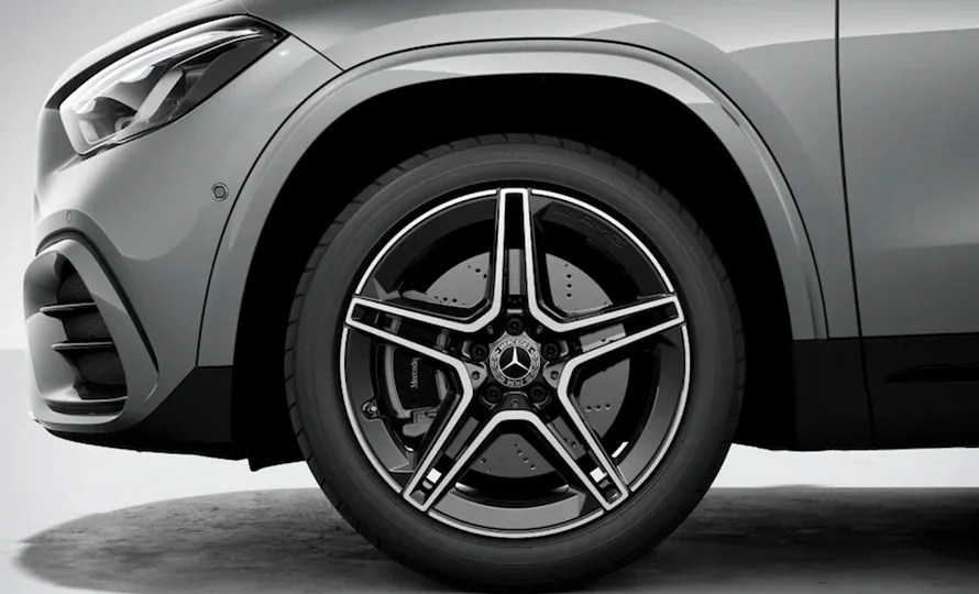foto890_mercedes-gla-conteudo-sistema-de-propulsao-e-suspensao%20%281%29.webp