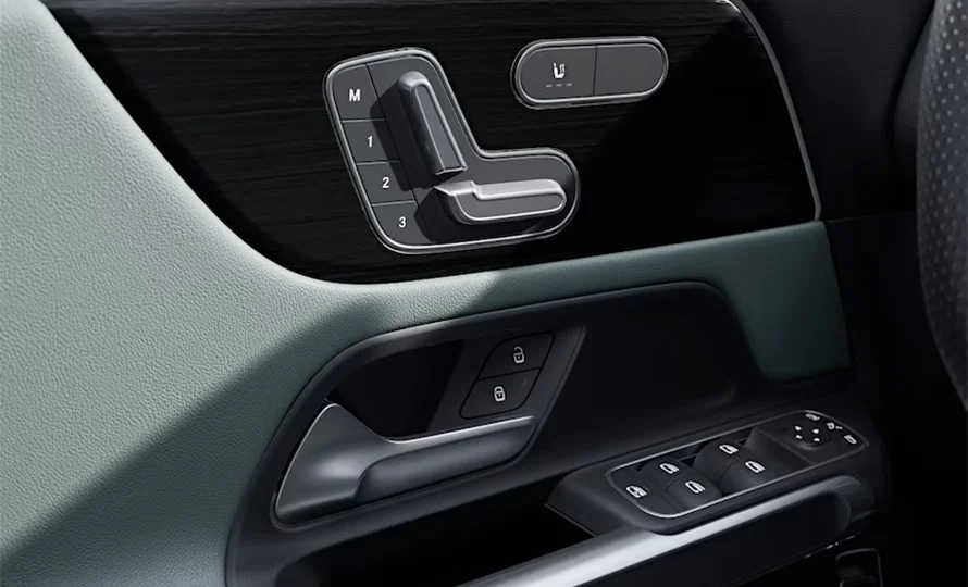 foto890_mercedes-glb-200amg-interior-conteudo%20%289%29.webp.webp?v=1768219616?v=1768312944?v=1768400697?v=1773317684