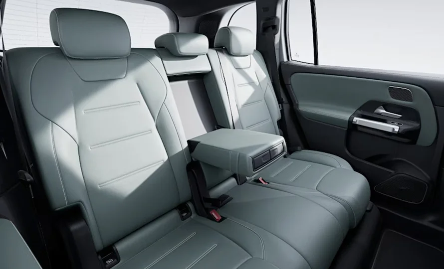 foto890_mercedes-glb-conteudo-interior%20%284%29.webp