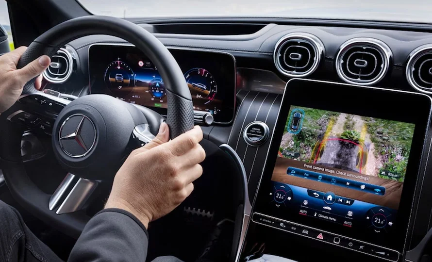 foto890_mercedes-glc-coupe-conteudo-multimidia%20%282%29.webp