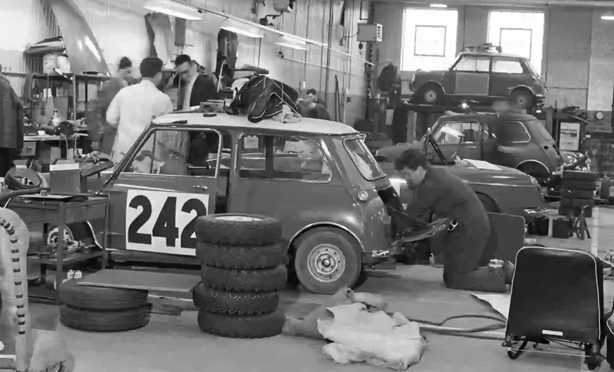 foto890_mini-coopeer-jcw-conteudo-12.webp.webp?v=1762872058