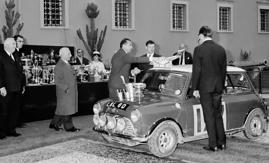 foto890_mini-coopeer-jcw-conteudo-14.webp.webp?v=1762872058
