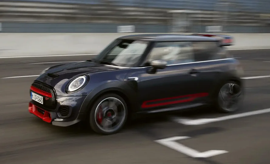 foto890_mini-coopeer-jcw-conteudo-16.webp.webp?v=1762872058