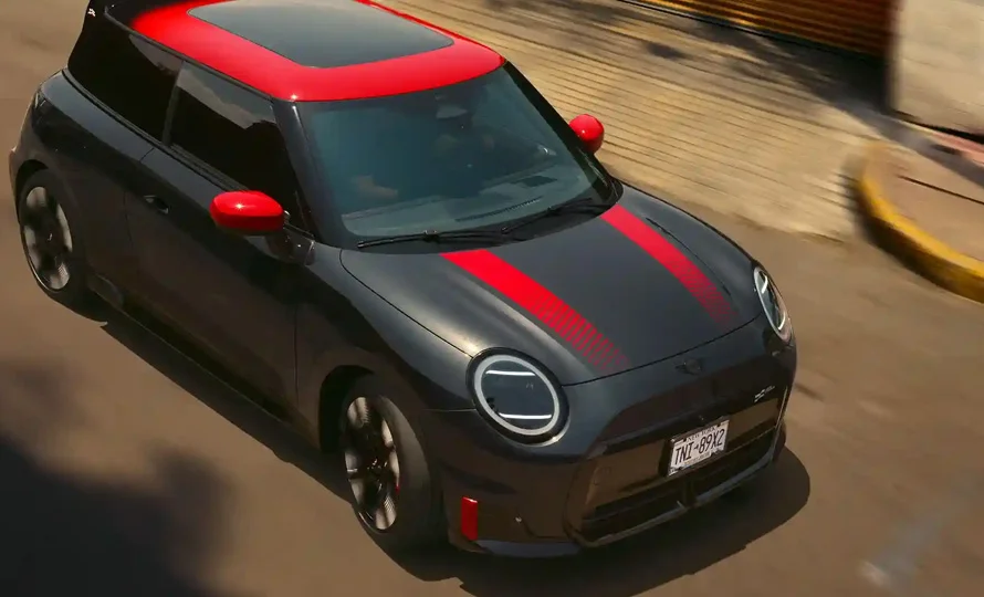 foto890_mini-cooper-jcw-conteudo-8.webp.webp?v=1762519159?v=1762872058