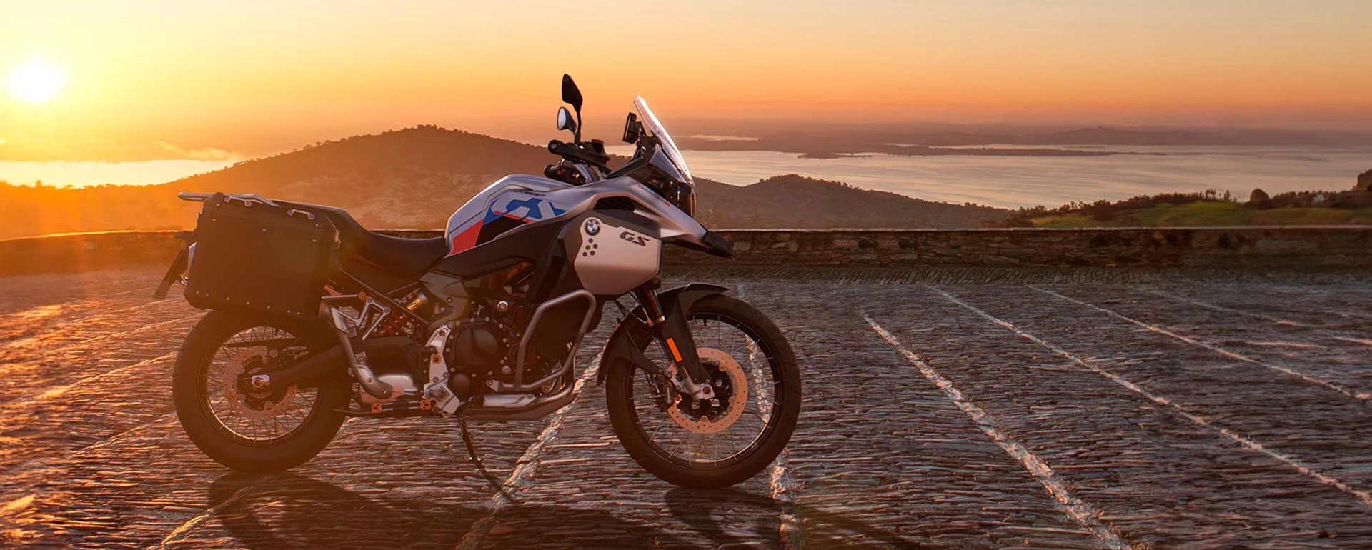 banner_desktop_motorrad-f900gsadventure-banner-desktop.webp.webp?v=1772134549?v=1772134762?v=1774032597?v=1778770341
