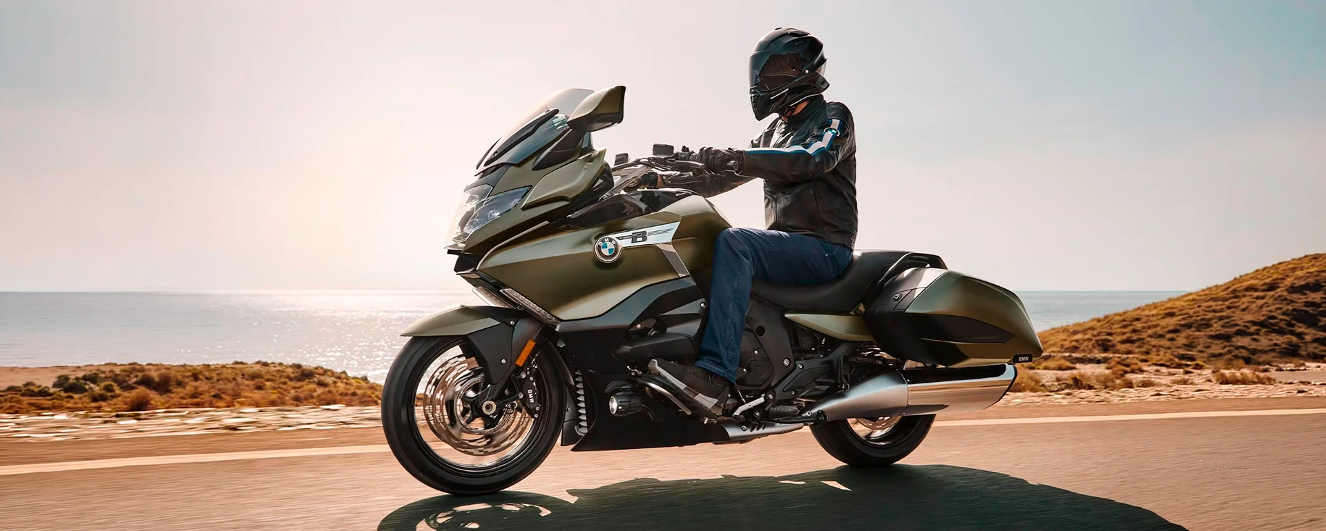banner_desktop_motorrad-k1600b.webp.webp?v=1772199513