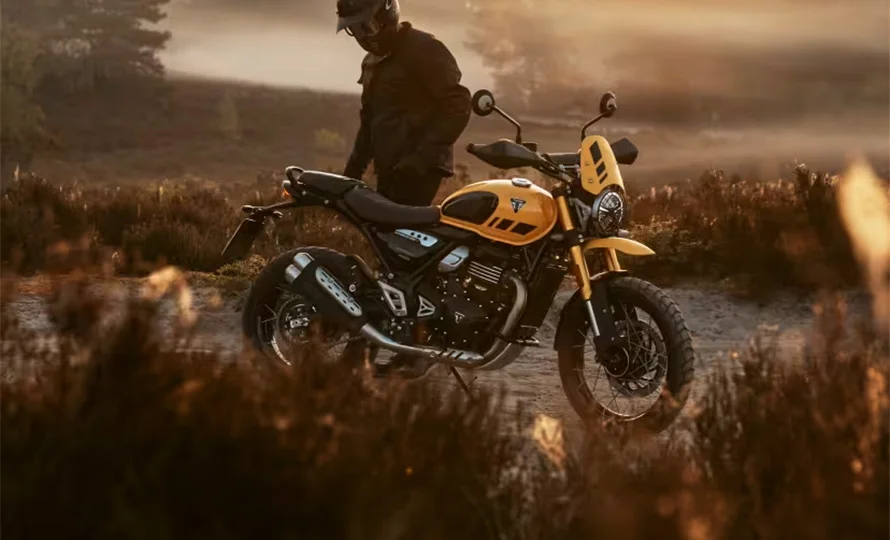 foto890_triumph-scrambler400xc-pilotagem-conteudo%20%284%29.webp