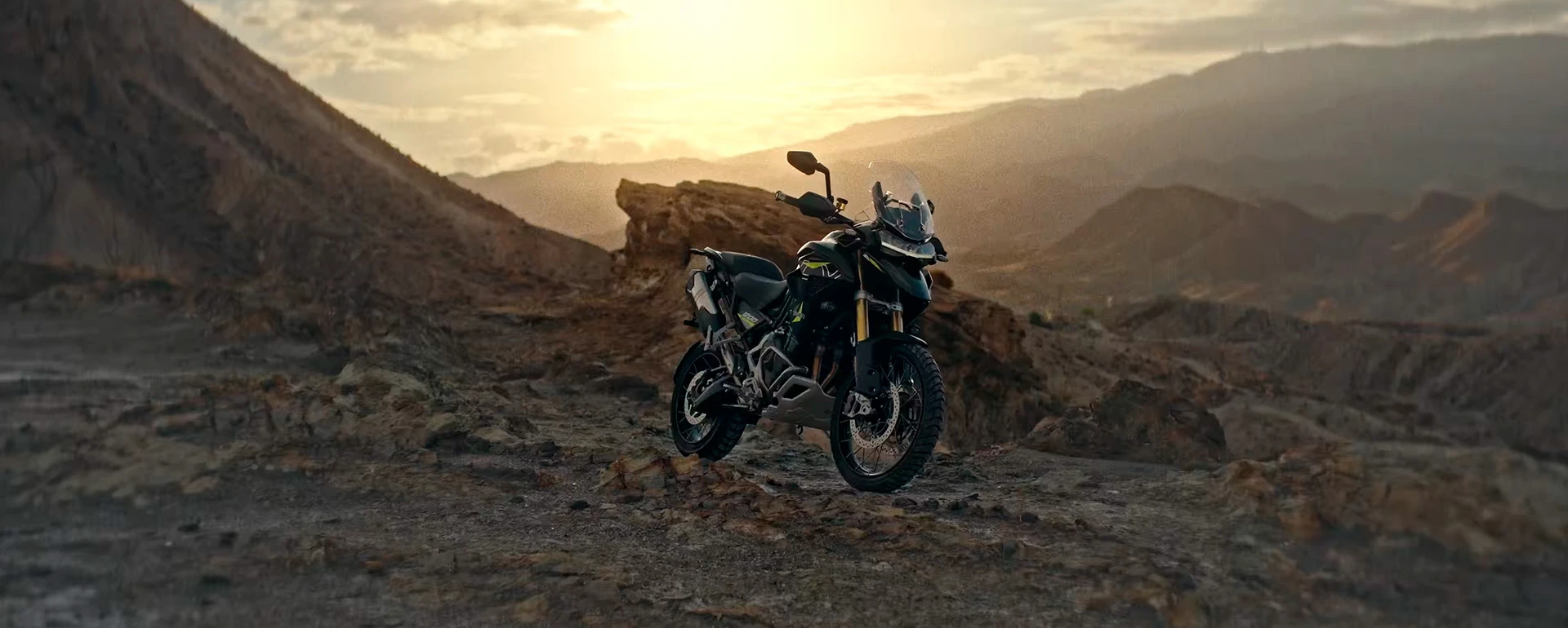 banner_desktop_triumph-tiger1200desert-banner-desktop.webp