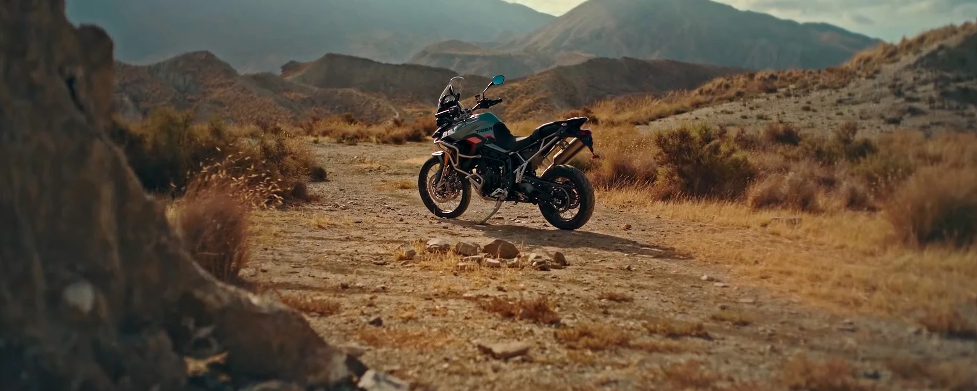 banner_desktop_triumph-tiger900desert-banner-desktop.webp