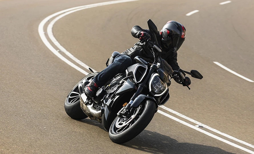 ducati.diavel-v4.foto50367_890