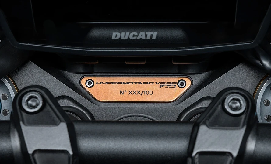ducati.hypermotard-v2-sp-100.foto50519_890