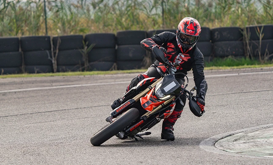 ducati.hypermotard.foto50034_890
