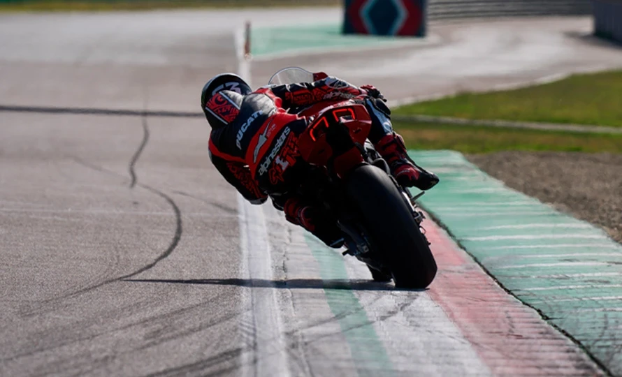 ducati.panigale-v4-s.foto50145_890