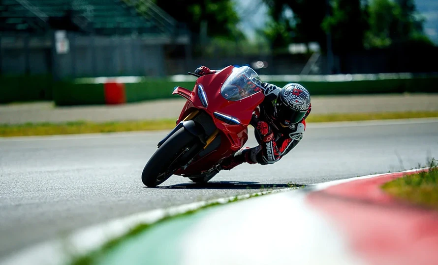 ducati.panigale-v4-s.foto50148_890