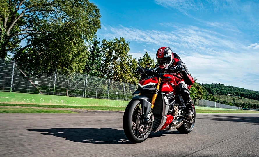 ducati.streetfighter-v4-s.foto50050_890