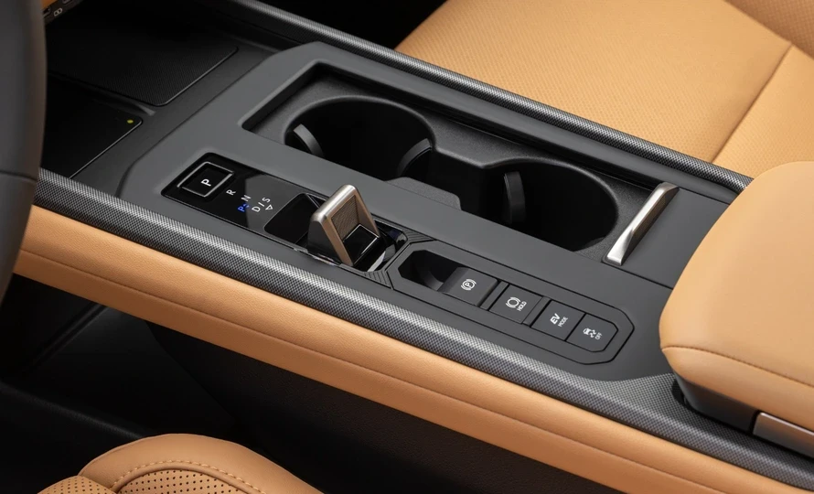 lexus.novo-lexus-es-350h.foto51639_890.v1791998910-5isq