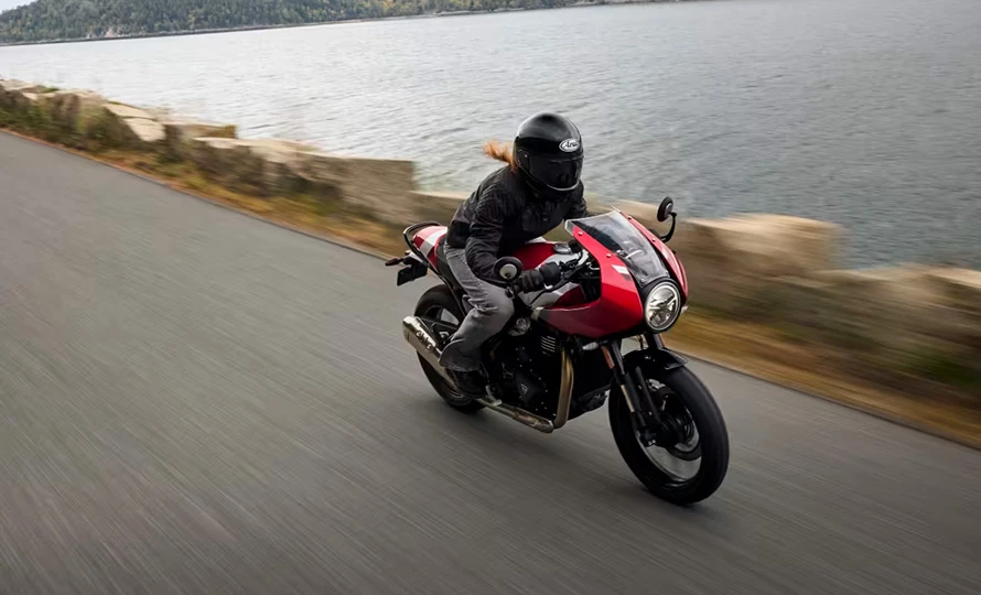 triumph.thruxton-400.foto51300_890.v1789588506-nei4