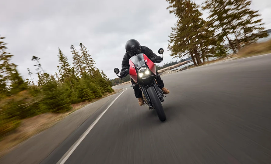 triumph.thruxton-400.foto51302_890.v1789588509-vlhr