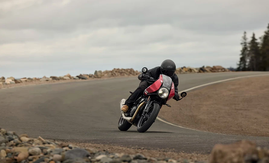 triumph.thruxton-400.foto51303_890.v1789588510-4dle