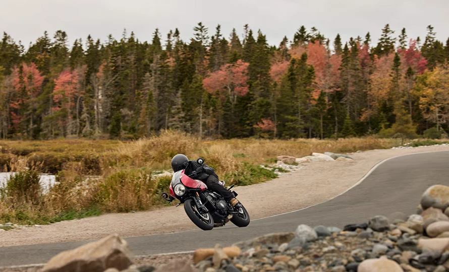 triumph.thruxton-400.foto51304_890.v1789588511-mxsr