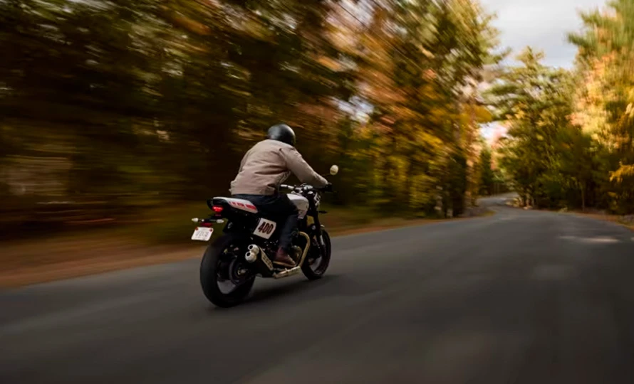 triumph.tracker-400.foto51291_890.v1789587909-v0ks