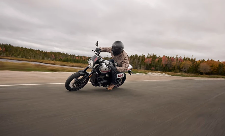 triumph.tracker-400.foto51293_890.v1789587911-f6te