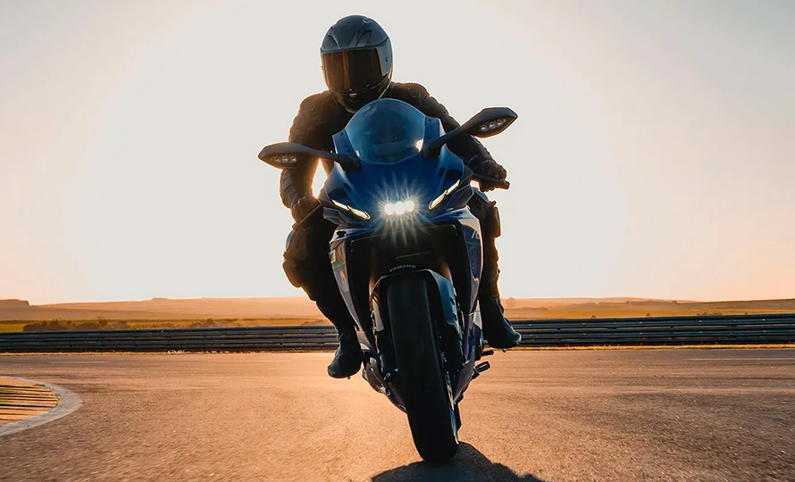 yamaha.nova-yamaha-r7.foto51212_890.v1788272334-khww
