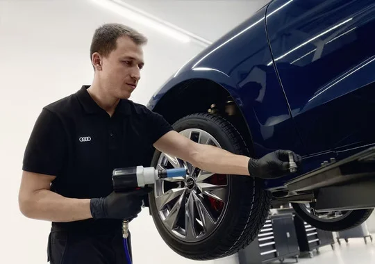 Inspeção de pneus, freios, luzes e fluídos do motor