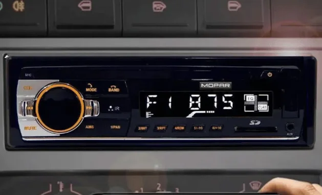 RÁDIO MOPAR