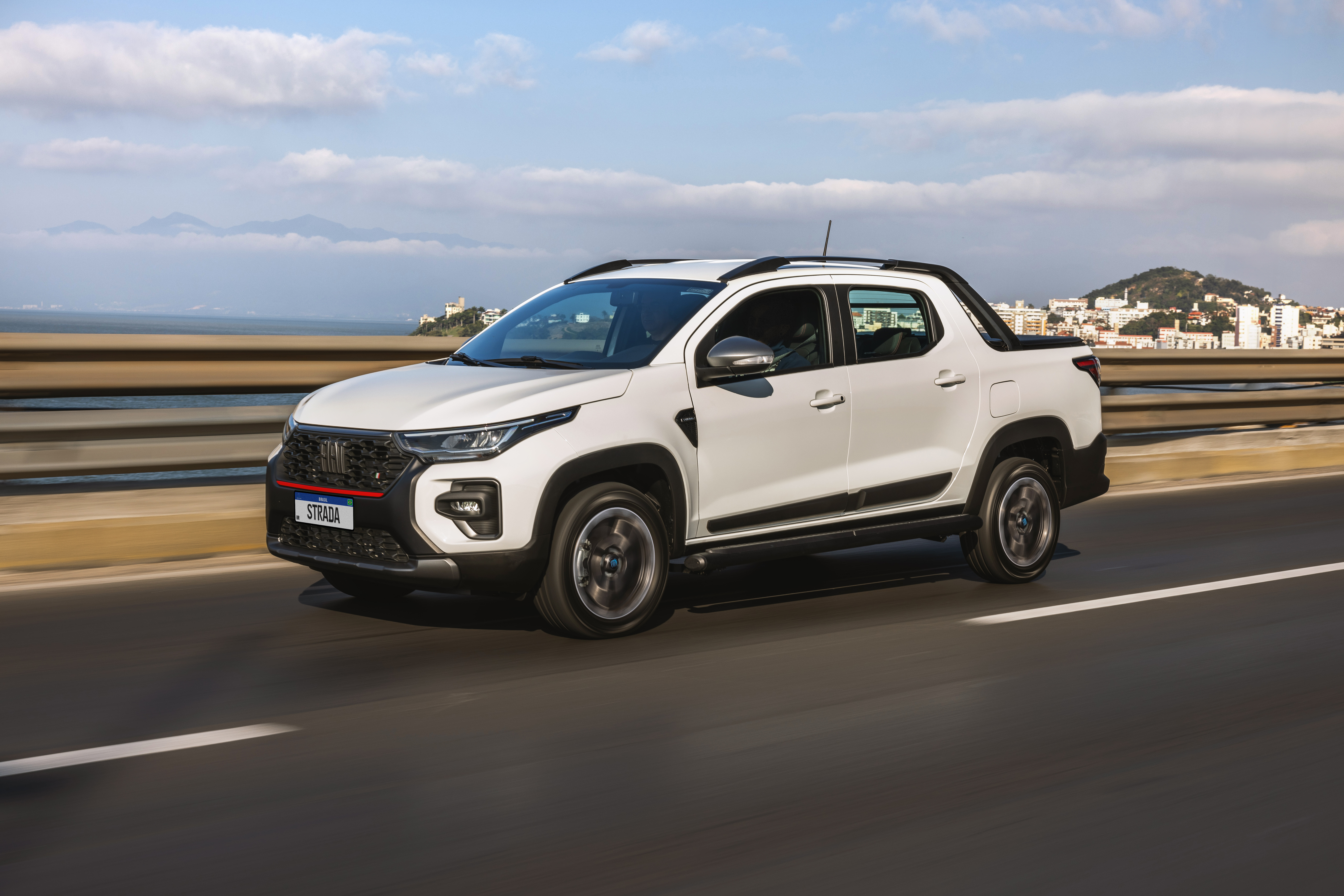 Nova Fiat Strada. Líder como sempre, turbinada como nunca Nova Fiat Strada. Líder como sempre, turbinada como nunca