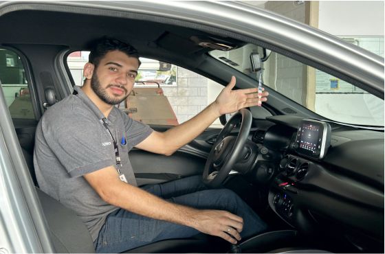 Deixar o carro na banguela economiza combustível?