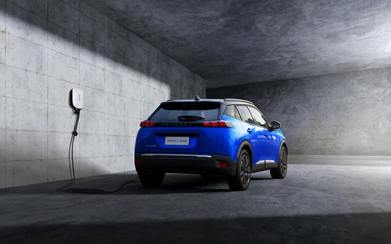 Carros elétricos mais baratos com bateria da Stellantis